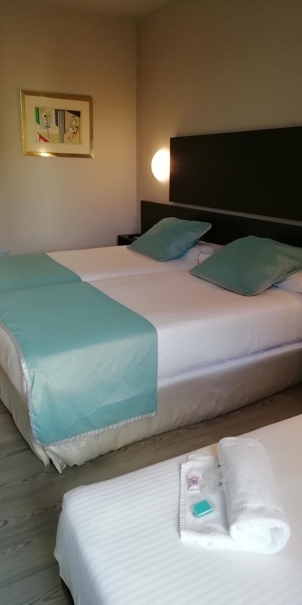 Hotel Ciudad De Ponferrada, Ascend Hotel Collection Ngoại thất bức ảnh