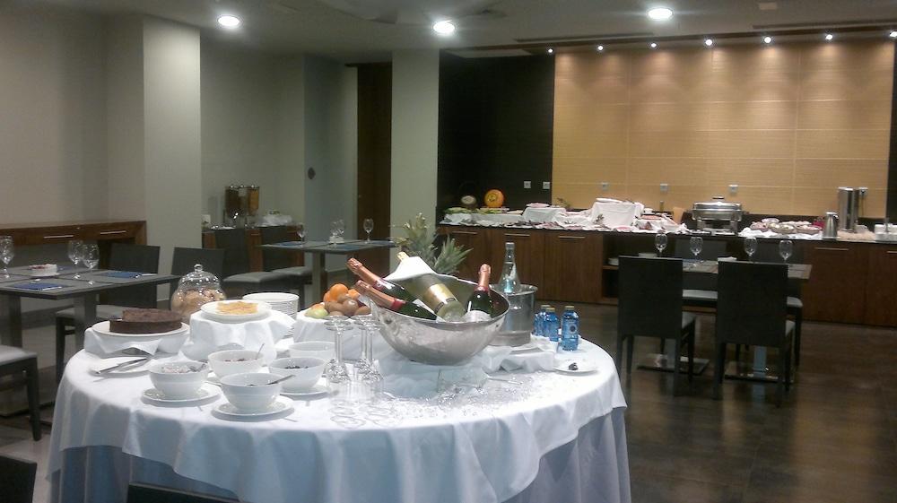 Hotel Ciudad De Ponferrada, Ascend Hotel Collection Ngoại thất bức ảnh