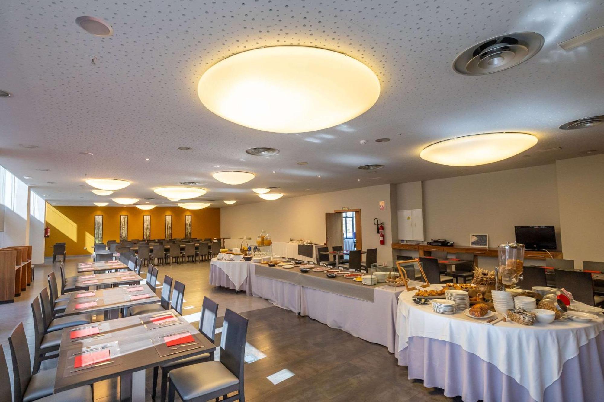 Hotel Ciudad De Ponferrada, Ascend Hotel Collection Ngoại thất bức ảnh