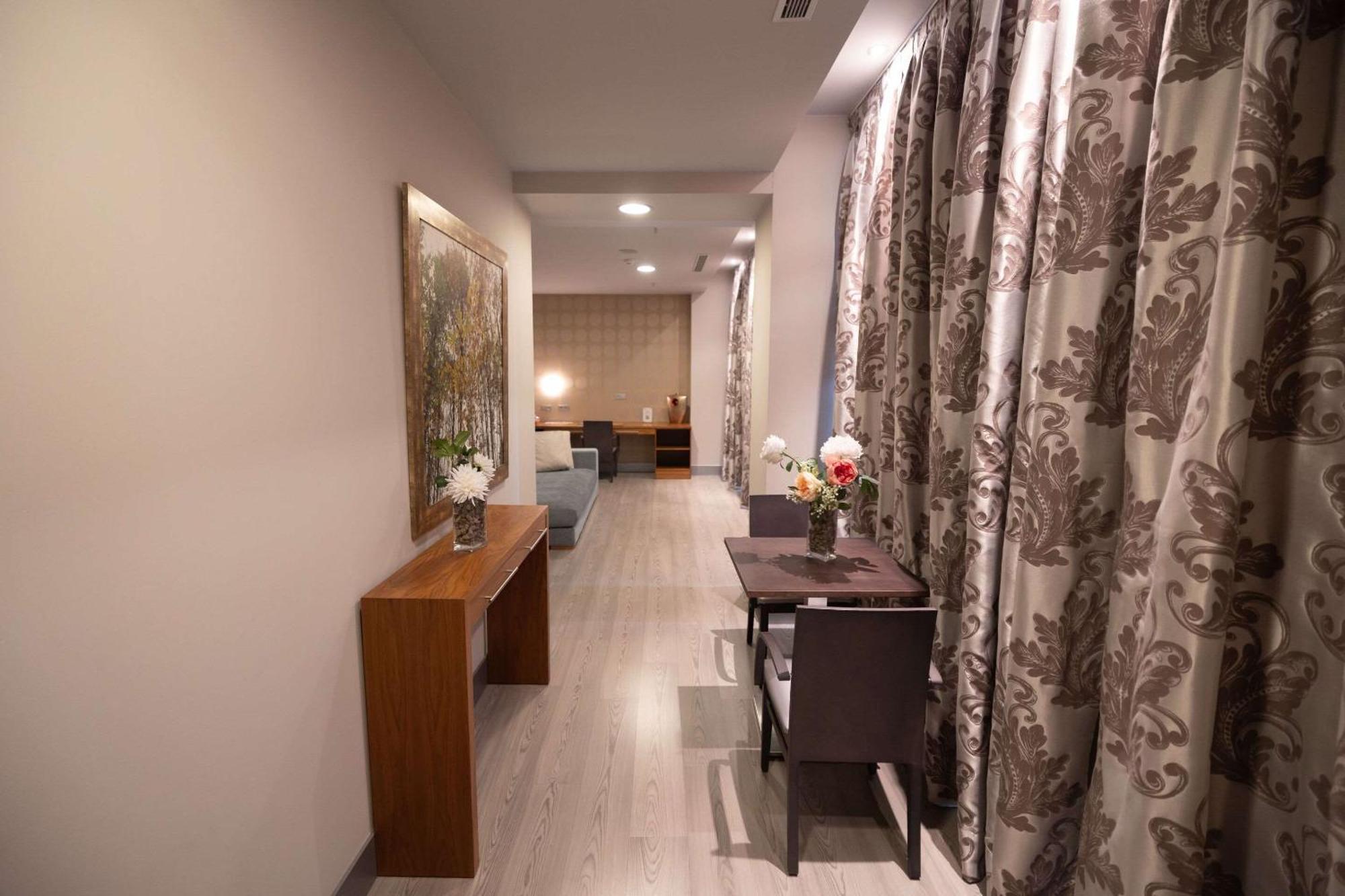 Hotel Ciudad De Ponferrada, Ascend Hotel Collection Ngoại thất bức ảnh