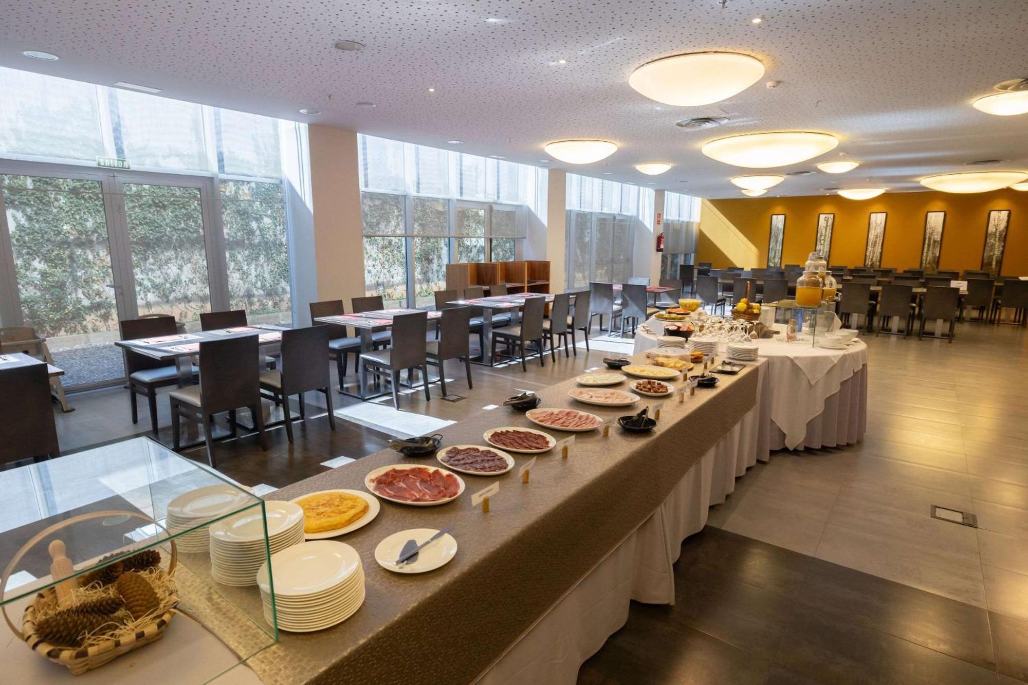 Hotel Ciudad De Ponferrada, Ascend Hotel Collection Ngoại thất bức ảnh