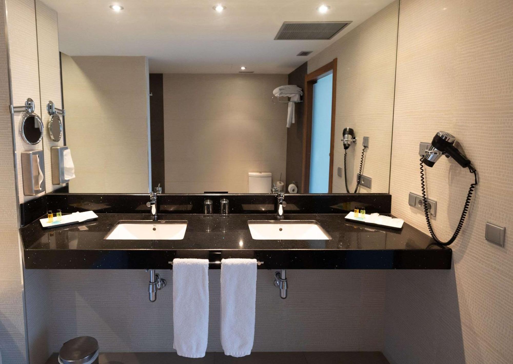 Hotel Ciudad De Ponferrada, Ascend Hotel Collection Ngoại thất bức ảnh