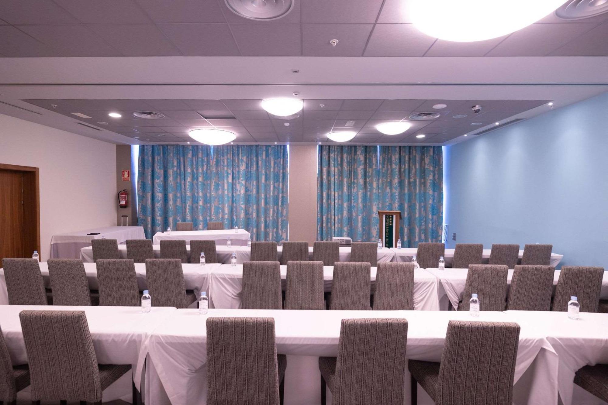 Hotel Ciudad De Ponferrada, Ascend Hotel Collection Ngoại thất bức ảnh